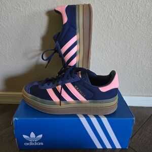 Adidas Women's Sneakers - Navy and Pink